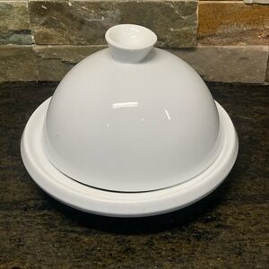 GOURMET VILLAGE | Bistro Collection | White Ceramic Domed Butter/Cheese Dish